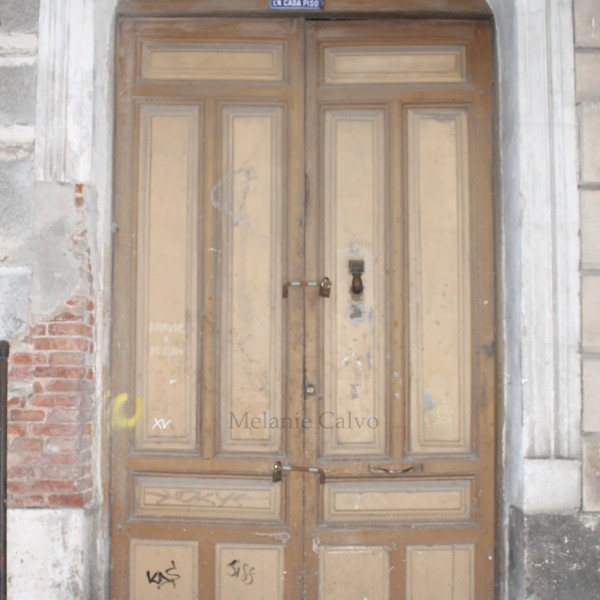 Casa del protagonista, portal céntrico de Valladolid, donde probablemente no vive nadie .